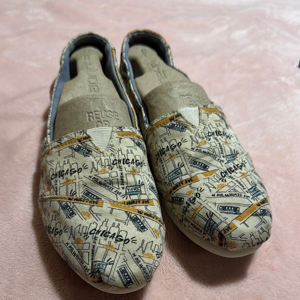 Chicago Print Toms Slip-On Shoes
